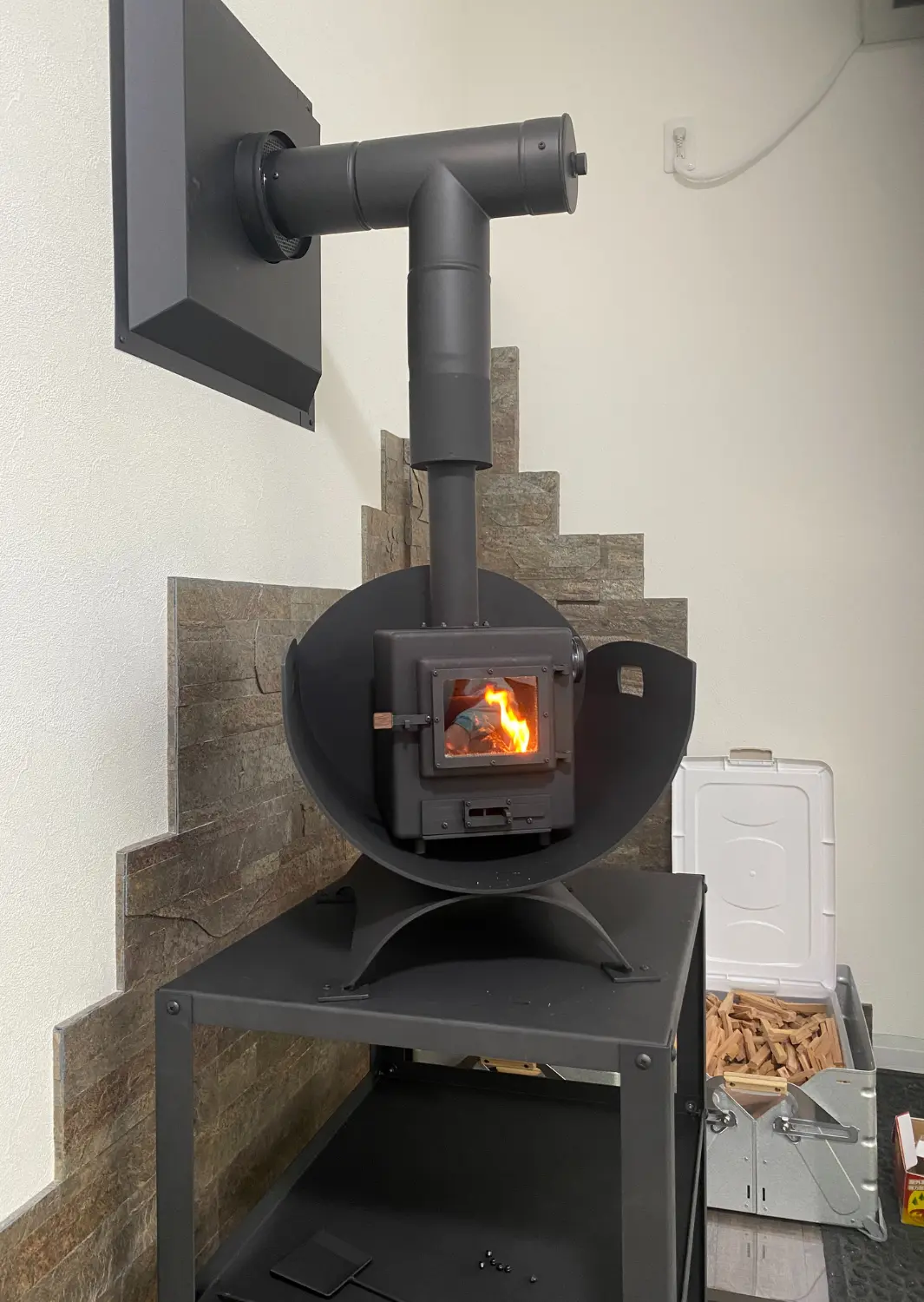 ミニ薪ストーブ火入れの様子