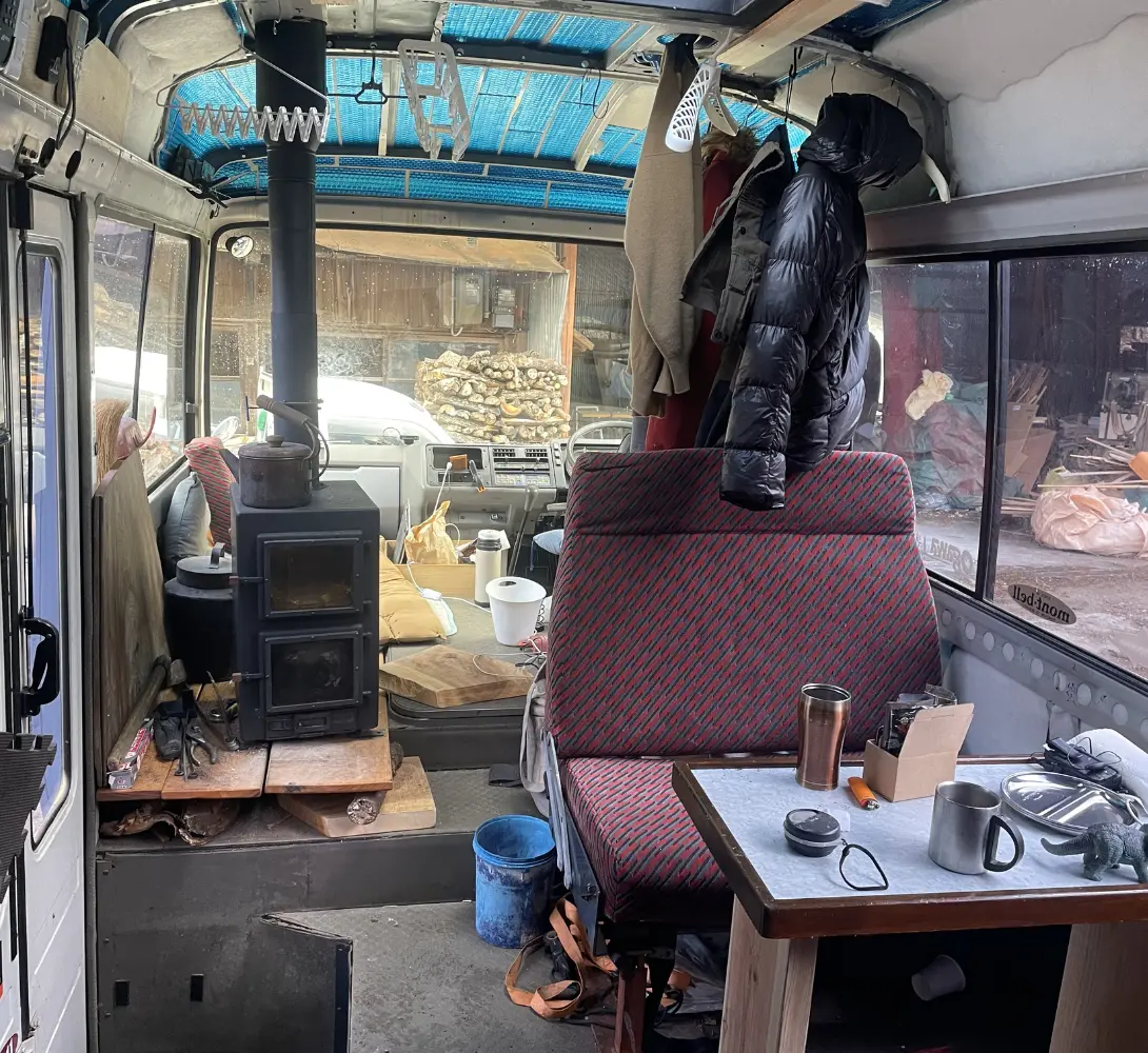 DC-CMとバス内の様子