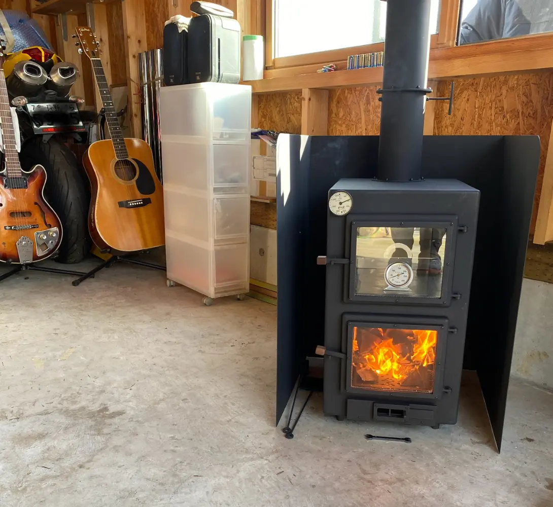 DC-CMとガレージ内の様子