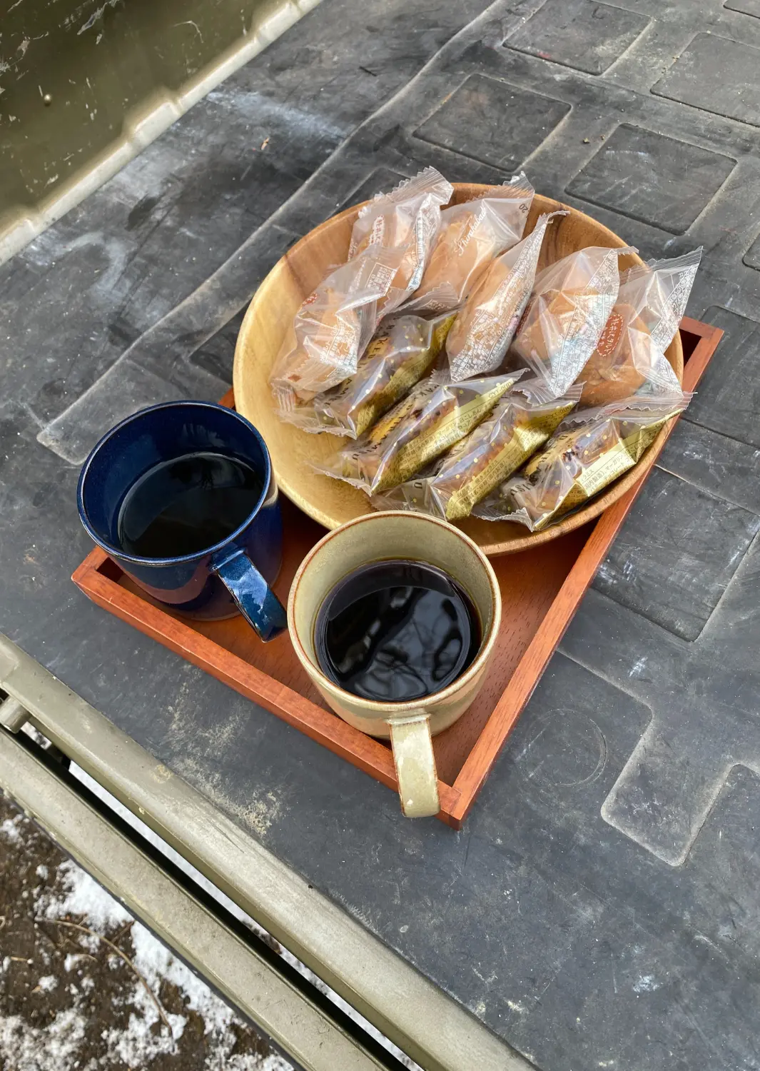 暖かいコーヒーとお菓子