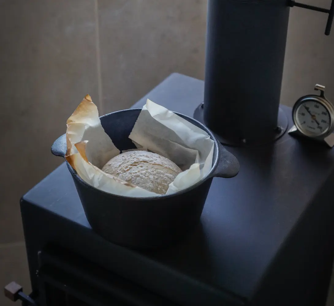 F様の自家製パンをDC-CMで焼く様子